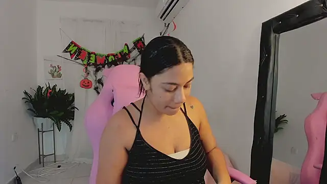 Snapshot of vanelope_smith chatting on 10-30-25, 10:43 vanelope smith online show from 10-30-25, 10:43