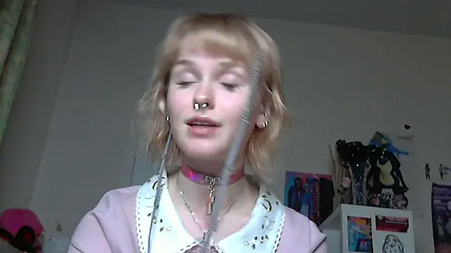 Snapshot of Paradoxy_ chatting on 05-11-26, 07:55 Paradoxy online show from 05-11-26, 07:55