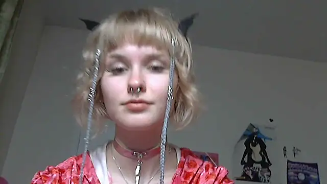 Snapshot of Paradoxy_ chatting on 05-14-26, 08:15 Paradoxy online show from 05-14-26, 08:15