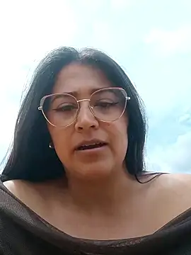 Maria delos angeles online show from 10-22-25, 06:18