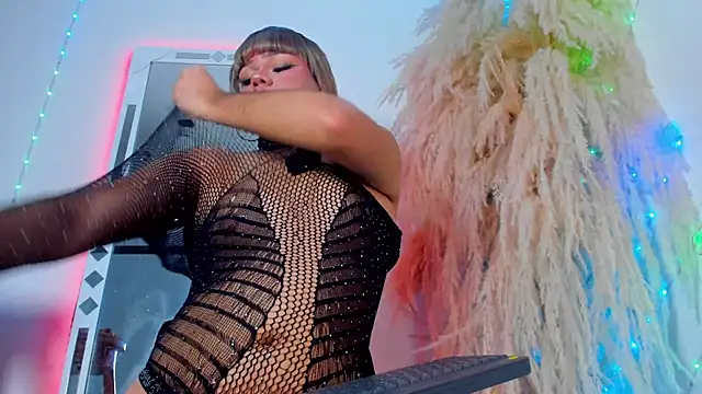 Tiffany deluxe online show from 12-16-25, 01:38