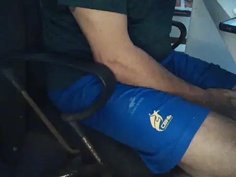 Snapshot of domruanbr chatting on 10-28-25, 04:20 domruanbr online show from 10-28-25, 04:20