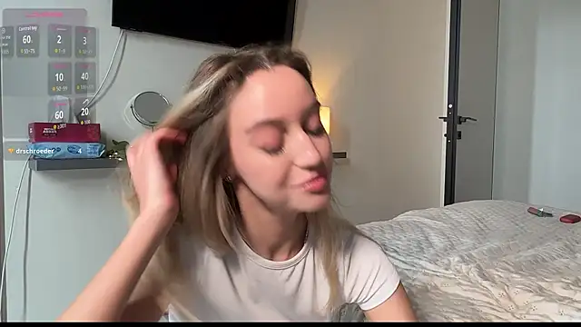 SophieBelll online show from 10-14-25, 10:49