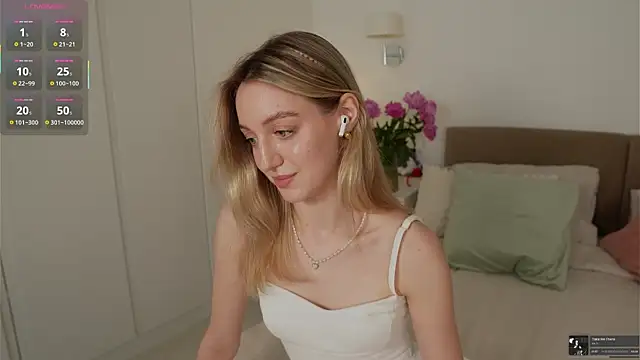 Snapshot of SophieBelll chatting on 06-12-26, 09:19 SophieBelll online show from 06-12-26, 09:19