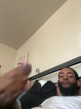 Snapshot of vaultclub chatting on 10-05-25, 01:20 vaultclub online show from 10-05-25, 01:20