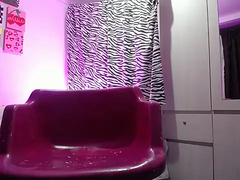 Nahomyyy online show from 10-27-25, 11:03