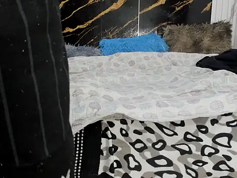 rich little brunette18 online show from 05-31-26, 12:34