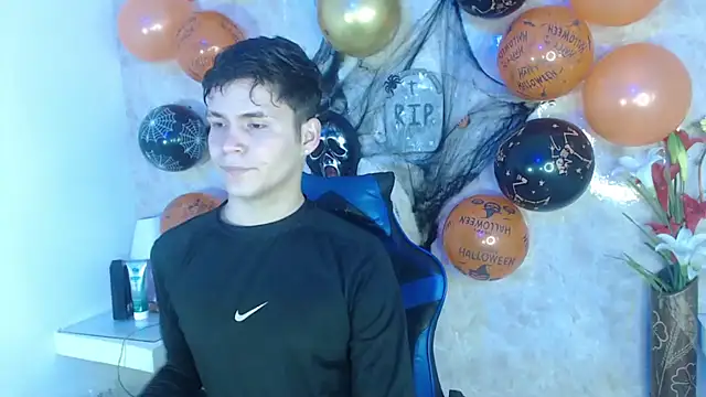 Aaron Foxxx online show from 10-26-25, 05:41