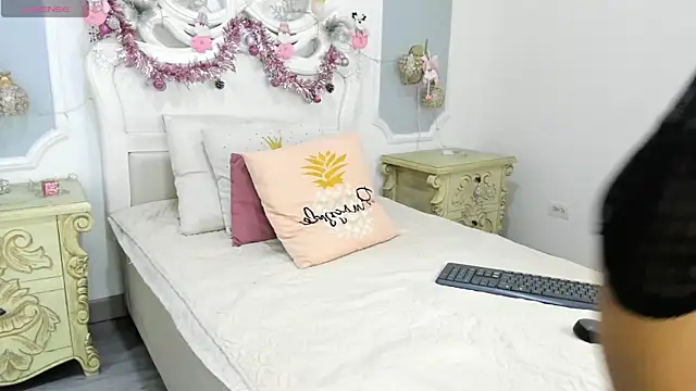 ChikiBom28 online show from 12-02-25, 07:42