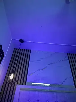 Honey noir online show from 12-17-25, 07:53