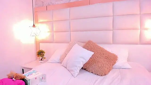 Megane whitte online show from 11-21-25, 08:29