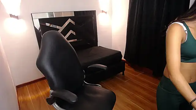 MarianaRojas  online show from 12-21-25, 03:46