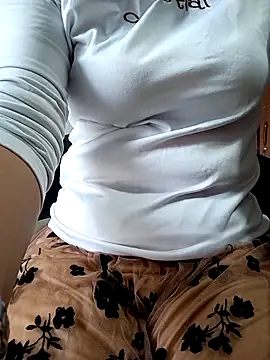 Snapshot of TiffinyLaz chatting on 11-04-25, 02:54 TiffinyLaz online show from 11-04-25, 02:54