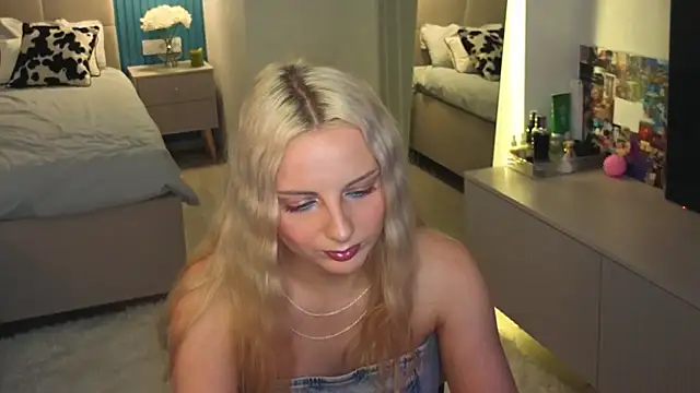 Snapshot of Naymoria chatting on 07-04-26, 03:07 Naymoria online show from 07-04-26, 03:07