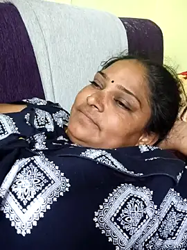 navyasree143 online show from 04-25-26, 01:41