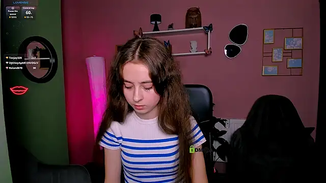 Snapshot of rebecca_smile chatting on 11-26-25, 10:44 rebecca smile online show from 11-26-25, 10:44