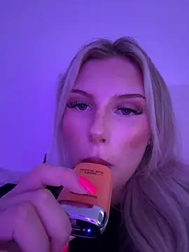 blondeeee online show from 06-24-26, 03:44