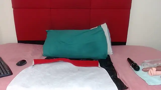 CurvyQueenx2 online show from 03-25-26, 09:10