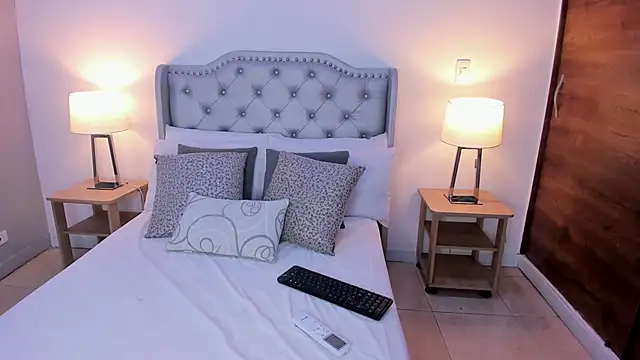 Snapshot of yen_lo_ chatting on 11-01-25, 03:03 yen lo online show from 11-01-25, 03:03