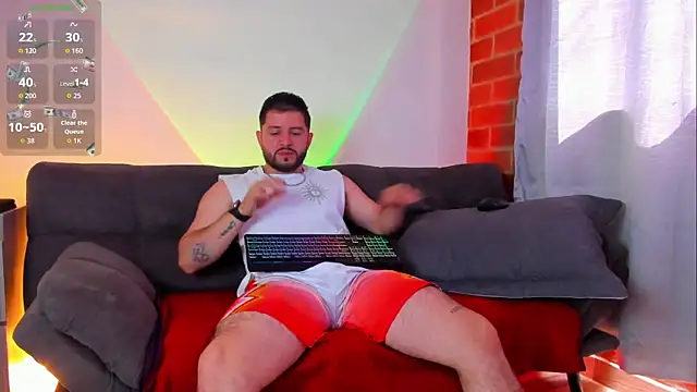 Snapshot of TomSloam chatting on 10-19-25, 01:45 TomSloam online show from 10-19-25, 01:45