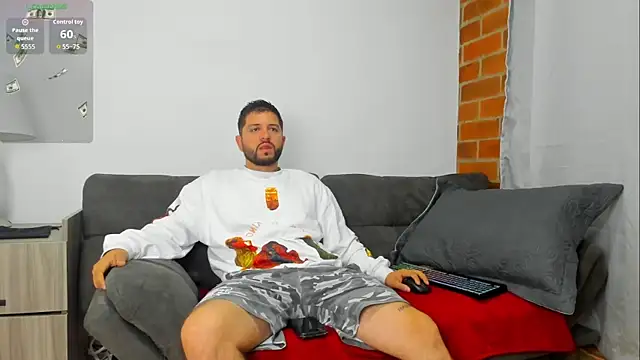 Snapshot of TomSloam chatting on 10-20-25, 10:59 TomSloam online show from 10-20-25, 10:59