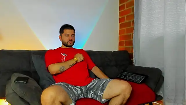 Snapshot of TomSloam chatting on 10-22-25, 03:45 TomSloam online show from 10-22-25, 03:45