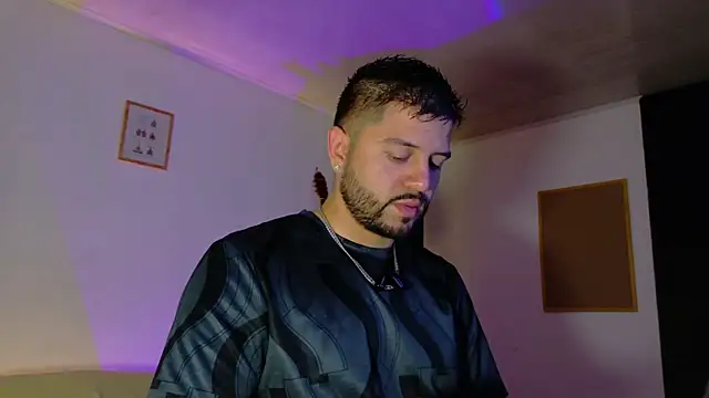 Snapshot of TomSloam chatting on 11-14-25, 10:40 TomSloam online show from 11-14-25, 10:40