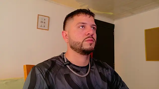 Snapshot of TomSloam chatting on 11-26-25, 05:03 TomSloam online show from 11-26-25, 05:03