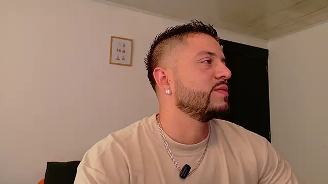 Snapshot of TomSloam chatting on 11-28-25, 05:59 TomSloam online show from 11-28-25, 05:59