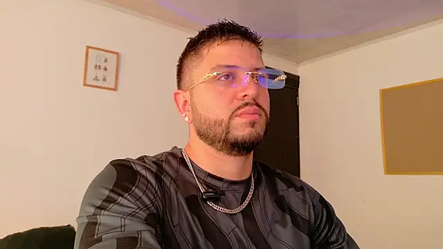 Snapshot of TomSloam chatting on 12-01-25, 03:06 TomSloam online show from 12-01-25, 03:06