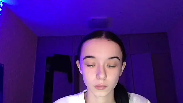 Emilia Light online show from 11-21-25, 06:23