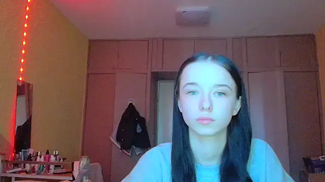 Emilia Light online show from 04-15-26, 05:36