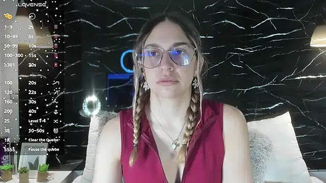 Snapshot of SWEET_MEELODY chatting on 10-27-25, 03:21 SWEET MEELODY online show from 10-27-25, 03:21