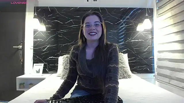 ZOE LE online show from 03-06-26, 11:39