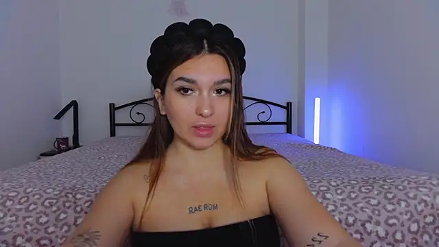 Snapshot of YourEmily_xx chatting on 10-21-25, 07:20 YourEmily xx online show from 10-21-25, 07:20