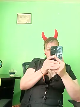 Snapshot of VANESSA__01 chatting on 11-01-25, 02:08 VANESSA 01 online show from 11-01-25, 02:08