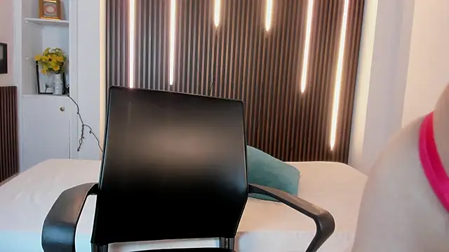 Caroline Millerr online show from 10-03-25, 08:39