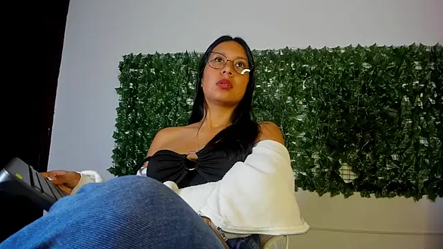 Snapshot of KateValencia chatting on 05-08-26, 02:06 KateValencia online show from 05-08-26, 02:06