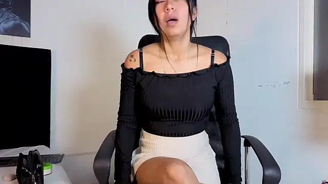 Snapshot of KateValencia chatting on 05-14-26, 12:50 KateValencia online show from 05-14-26, 12:50