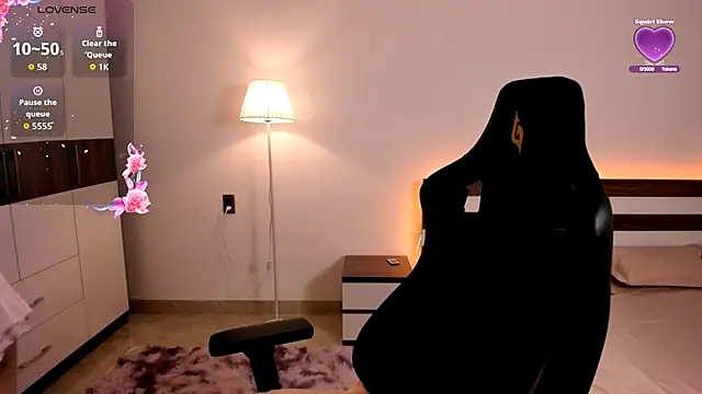 Snapshot of AmyVilvet_ chatting on 10-20-25, 07:47 AmyVilvet online show from 10-20-25, 07:47