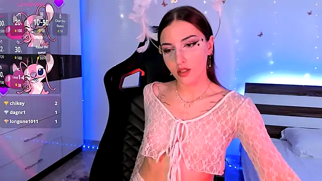 Snapshot of AmyVilvet_ chatting on 10-31-25, 09:16 AmyVilvet online show from 10-31-25, 09:16