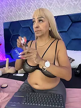 Snapshot of Angelina_Roa chatting on 08-04-26, 02:30 Angelina Roa online show from 08-04-26, 02:30