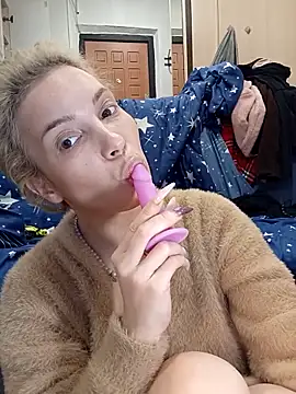 Snapshot of Conny_Shellie chatting on 11-22-25, 11:59 Conny Shellie online show from 11-22-25, 11:59