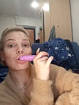 Snapshot of Conny_Shellie chatting on 11-24-25, 12:10 Conny Shellie online show from 11-24-25, 12:10