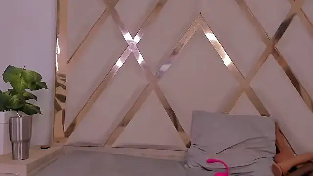 indiraasm online show from 11-19-25, 04:23