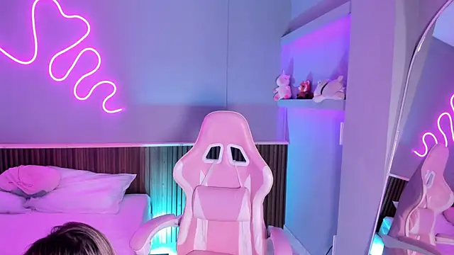 Snapshot of Athenea__fox chatting on 04-15-26, 12:01 Athenea fox online show from 04-15-26, 12:01