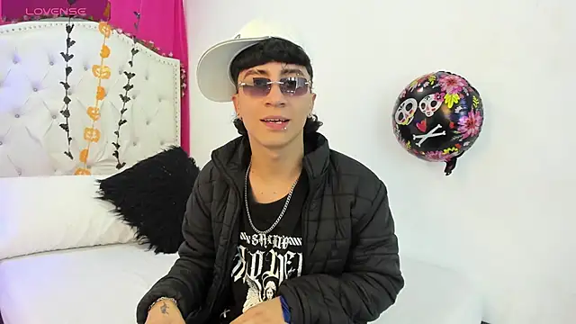 XaanderGrey online show from 10-14-25, 07:36