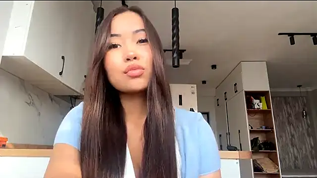 Ur neighbor Kira online show from 10-22-25, 09:20