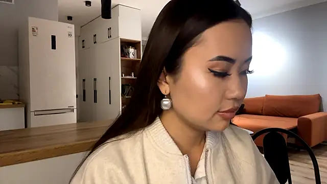 Ur neighbor Kira online show from 11-02-25, 12:29