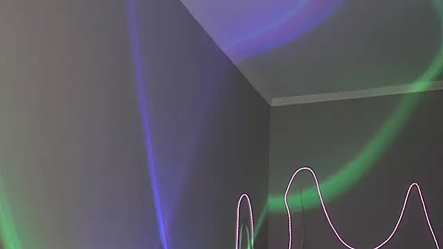 Snapshot of Why_me_stella chatting on 10-28-25, 05:00 Why me stella online show from 10-28-25, 05:00